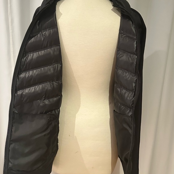 Old Navy Men’s Rare black puffer hooded jacket with elastine arms & waist band - Picture 3 of 5